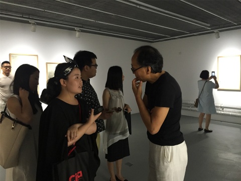 袁順和媒體朋友交流
