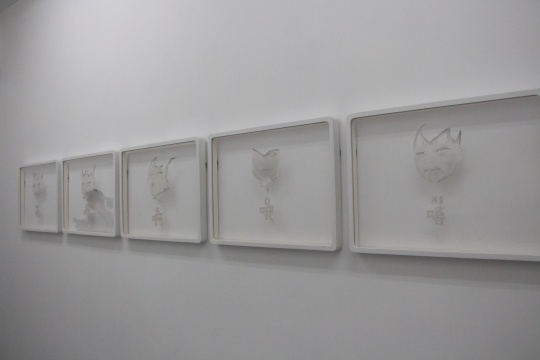 宋琨 《原是表情 嘻 哦 啊 咿 嗚》系列 44.5×60cm 硫酸紙 鉛筆 2013