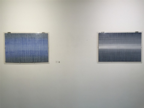 展廳入口的紙本丙烯作品兩幅《2015》18及19