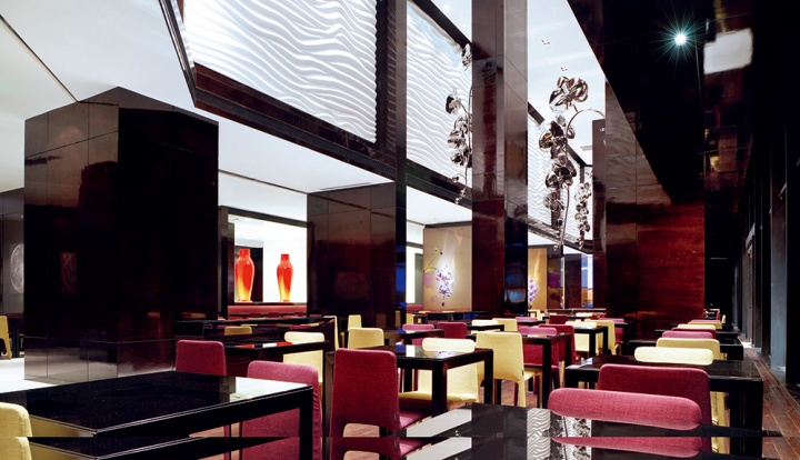 酒店以《蝶系列》為靈感而創(chuàng)作的不銹鋼雕塑同樣成為了優(yōu)雅的藝術(shù)品
