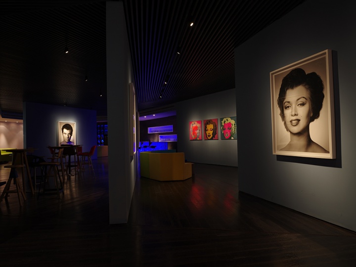 以影像作品展示為主的藝術(shù)酒吧

