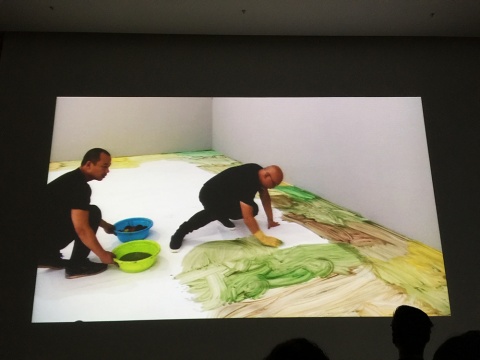 下午5時，“與繪畫的動作有關(guān)” 展覽開幕現(xiàn)場播放張恩利創(chuàng)作視頻
