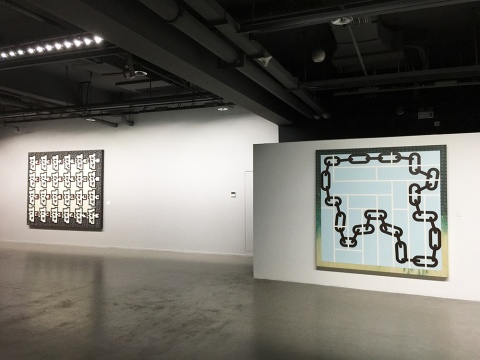 同一展廳展出的作品是唯一一位80后參展藝術(shù)家趙要的作品