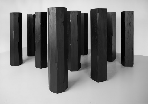 楊牧石2015年作品《切入點No.1 - 10》，材料為木、墨
