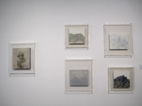 曹吉岡 《石影》 40×35cm 木板坦培拉 2013、《燕山寫生-NO.5》 30×30cm 木板坦培拉 2015、《沉霧》 30×35cm 木板坦培拉 2014、《青山外》 30×35cm 木板坦培拉 2015、《燕山寫生-NO.4》 30×30cm 木板坦培拉 2015