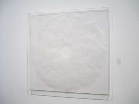 梁紹基 《平面隧道》 145×145cm  蠶絲 2011