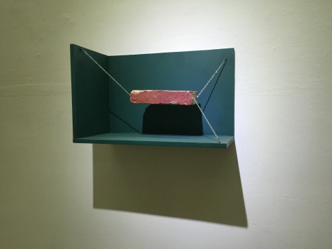 《紅樓夢(mèng)》 68×37×28cm  磚、鐵  2015
