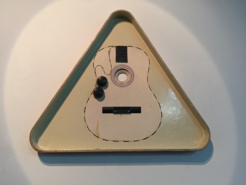 ?《愛(ài)畫(huà)畫(huà)的人愛(ài)音樂(lè)》77×77×6.5cm  木  2014