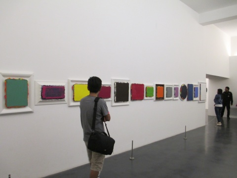 中間美術(shù)館二層展廳展出的部分作品
