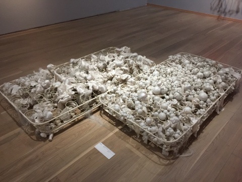 一、作品之“身體的語言和形變”

2004年作品《眠》
