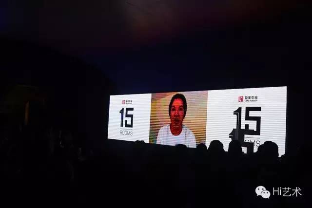 開幕現(xiàn)場，瑪麗娜·阿布拉莫維奇透過視頻的方式詮釋其作品
