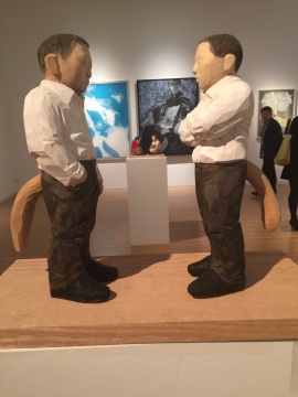 任俊華 《長尾巴的兩個人》 椴木 44×22×34cm 2015
