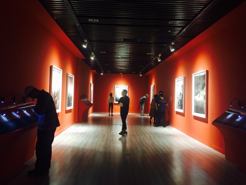 二層的《素歌》系列現場，博物館經典化的視覺效果呈現
