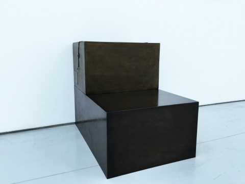 《銅（鞋盒）》  58.3×43.2×35.8cm  銅   2015
