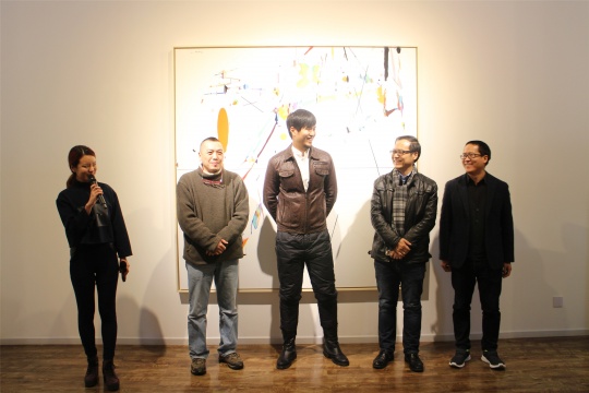 開幕式，左二起分別為 中央美術(shù)學(xué)院教授李帆、藝術(shù)家朱佩鴻致、策展人王春辰、“青年藝術(shù)100”策劃總監(jiān)宋繼瑞