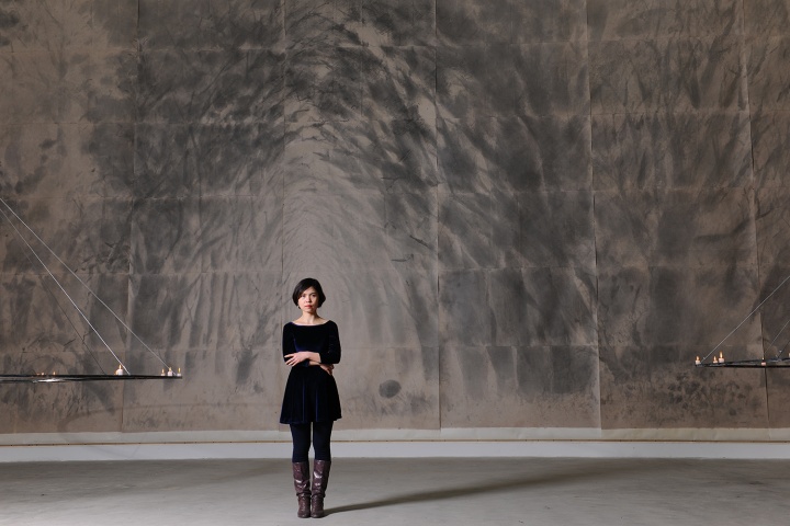  

陳可與新作《密林》 1600×600cm 手工傣紙 墨 2015
