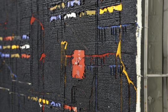 安立奎?布里克曼 《黑色混亂》105×205cm 鋼網(wǎng)油畫 2014 
