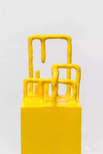娜布其 《空間外的風(fēng)景no.7》 131x10x10cm 不銹鋼噴漆 2015
