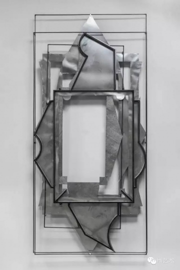 劉韡 《受難》 300 x 140 x 12 cm 鐵、鋼 2015
