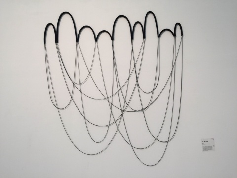任倢  《軌跡、倒影、孤獨(dú)》  180×200×2cm   裝置、綜合材料  2014
