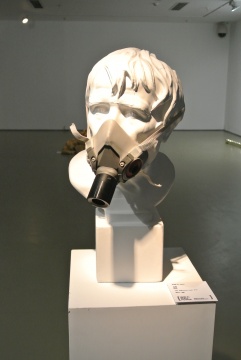 吳玨輝 《鳥嘴》 石膏、面罩 2014 推薦人：高鵬
