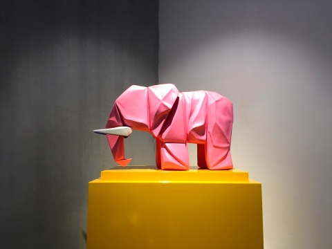 郭劍 《小象》 70x35x45cm 青銅噴漆  2014

