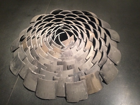 陳偉才 《凹》90×90cm 瓦 2014