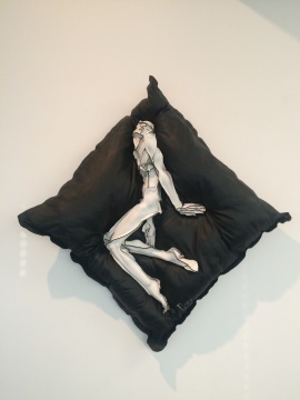 王立偉《感官世界之耳》 100×100×25cm 皮革 2012