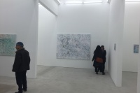梁偉首次繪畫個(gè)展亮相魔金石 “然前然后”在混沌無(wú)意識(shí)中尋找平衡,梁偉