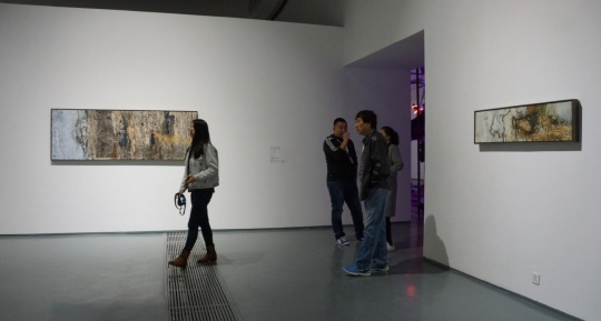 藝術家屠宏濤2016年最新作品，作品中線性筆觸的大量增加，體現(xiàn)了一種與中國傳統(tǒng)繪畫中線條與筆法的對話。
