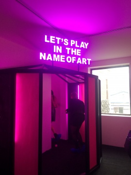 德薩畫廊 王欣個展二樓裝置“LET’S PLAY IN THE NAME OF ART”