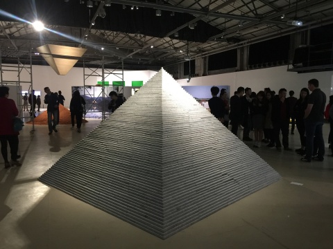 李景湖  《廣場(chǎng)》 300×300×200cm  裝置 2015
