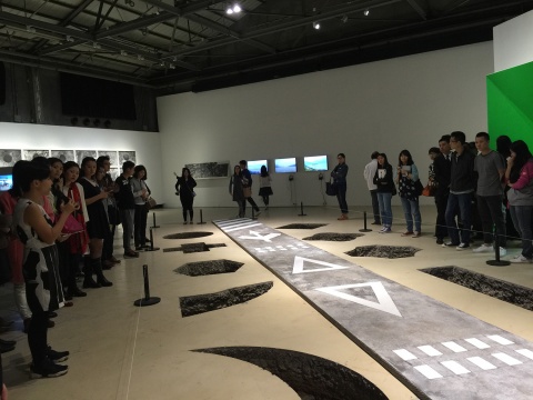 劉韡  陳浩宇（秦思源）《謝土》 綜合材料  2007、2016
