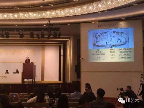 4月4日晚，吳冠中作品《周莊》以2.36億港幣的價格刷新中國油畫拍賣紀錄
