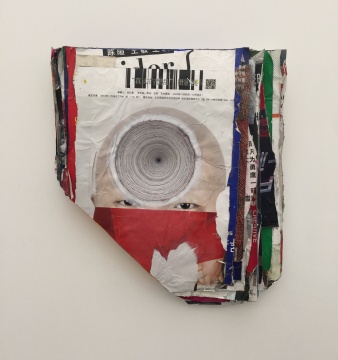 馬樹(shù)青 《中國(guó)當(dāng)代2014》 95 × 85 cm 紙、綜合材料 2014
