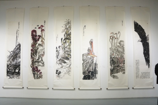 許敦平作品 《一樹獨(dú)先天下先》、《秋光》、《白露秋水》、《麗澤》、《中渚》、《逍遙云漢》248×62cm（單幅） 紙本設(shè)色 2015