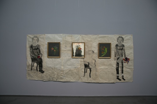KiKI Smith 《Her Bouquet》 尼泊爾紙 186.7×217.2cm 2007-2008年
