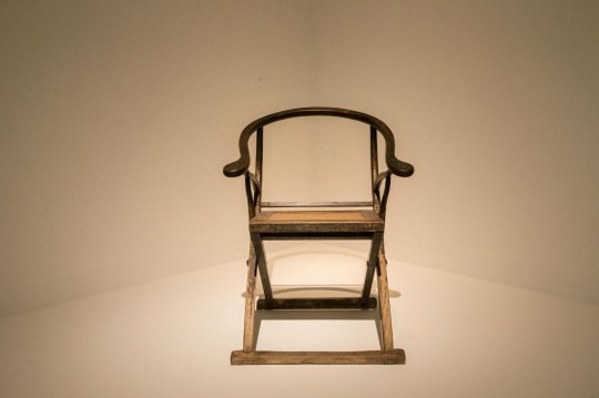 圈背交椅  17~18世紀(jì)（清中早期）  榆木 70x43x93cm
