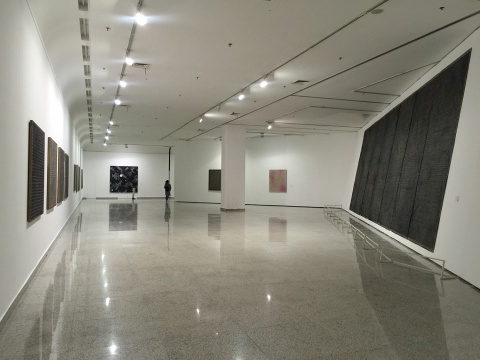 2號展廳主要以黑白系列的作品為主
