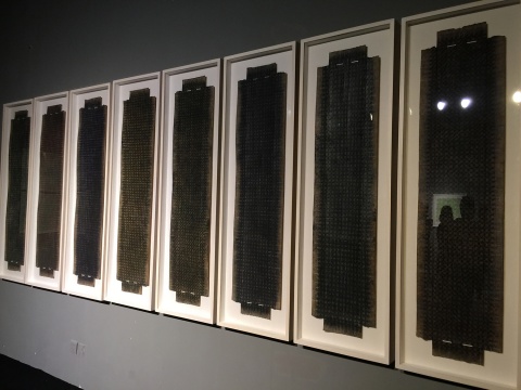 《十示 99-B1-B8》 144 x 34 cm x 8   炭筆、彩色鉛筆、粉筆、瓦楞紙  1999
