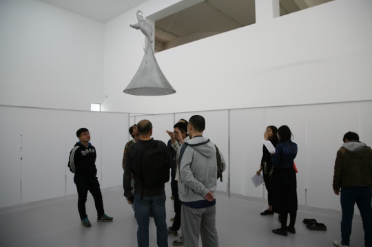 楊健 《SDSS》 雕塑  鋁、SDSS光譜望遠(yuǎn)鏡光纖插板、Led燈,  80×80×140cm 總體尺寸可變 2016,
