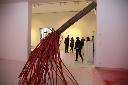 冷墨小組李颯作品 《打一個洞，在鎖骨上，讓血流盡》

