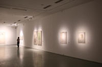 “若輕”亮相今日美術(shù)館 回歸繪畫本體的徐華翎,徐華翎