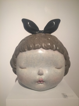 李偉&劉知音 《果兒》 40×50×55cm 鑄銅化學著色 2015
