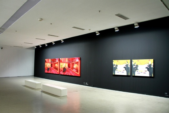 展覽空間李青  《音樂課》（左）  《大家來找茬·開吃》（右）