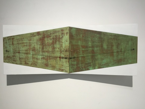 《錯位-透視》60×60×100cm 布面綜合材料 2015
