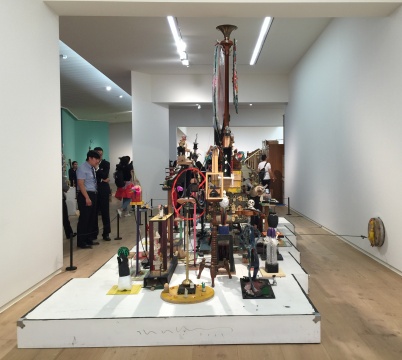 童昆鳥   《射手座的情人》 雜亂材料  240×700×400cm  2015
