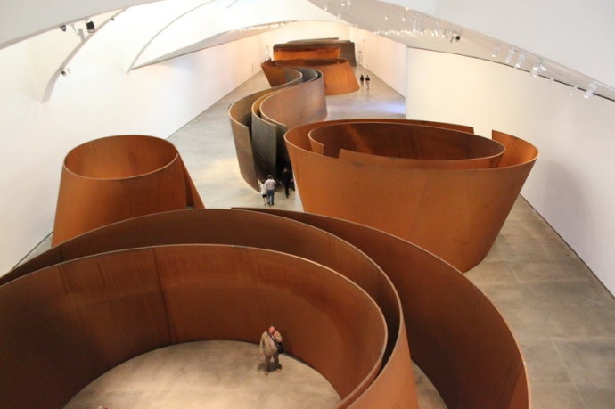 美國(guó)著名雕塑藝術(shù)家理查德·塞拉2005年在畢爾巴鄂古根海姆博物館的個(gè)展。