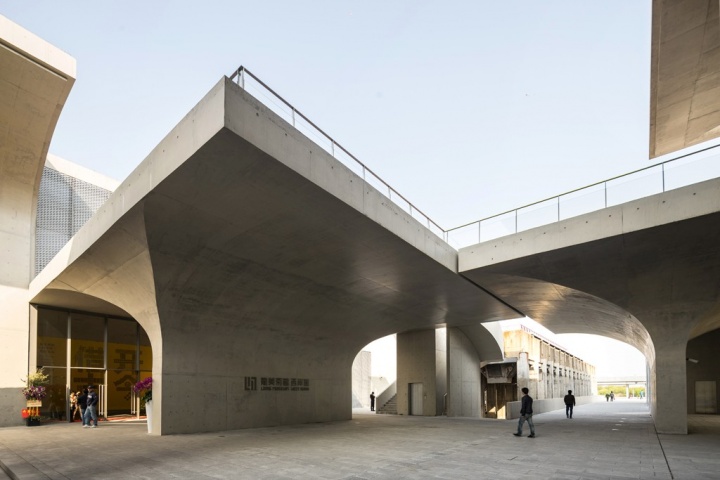 龍美術(shù)館西岸館外景
