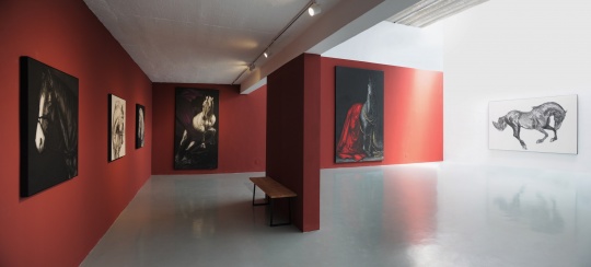 展覽現(xiàn)場(chǎng)，艾米李的展廳布置在每個(gè)個(gè)展中都極為精致。
